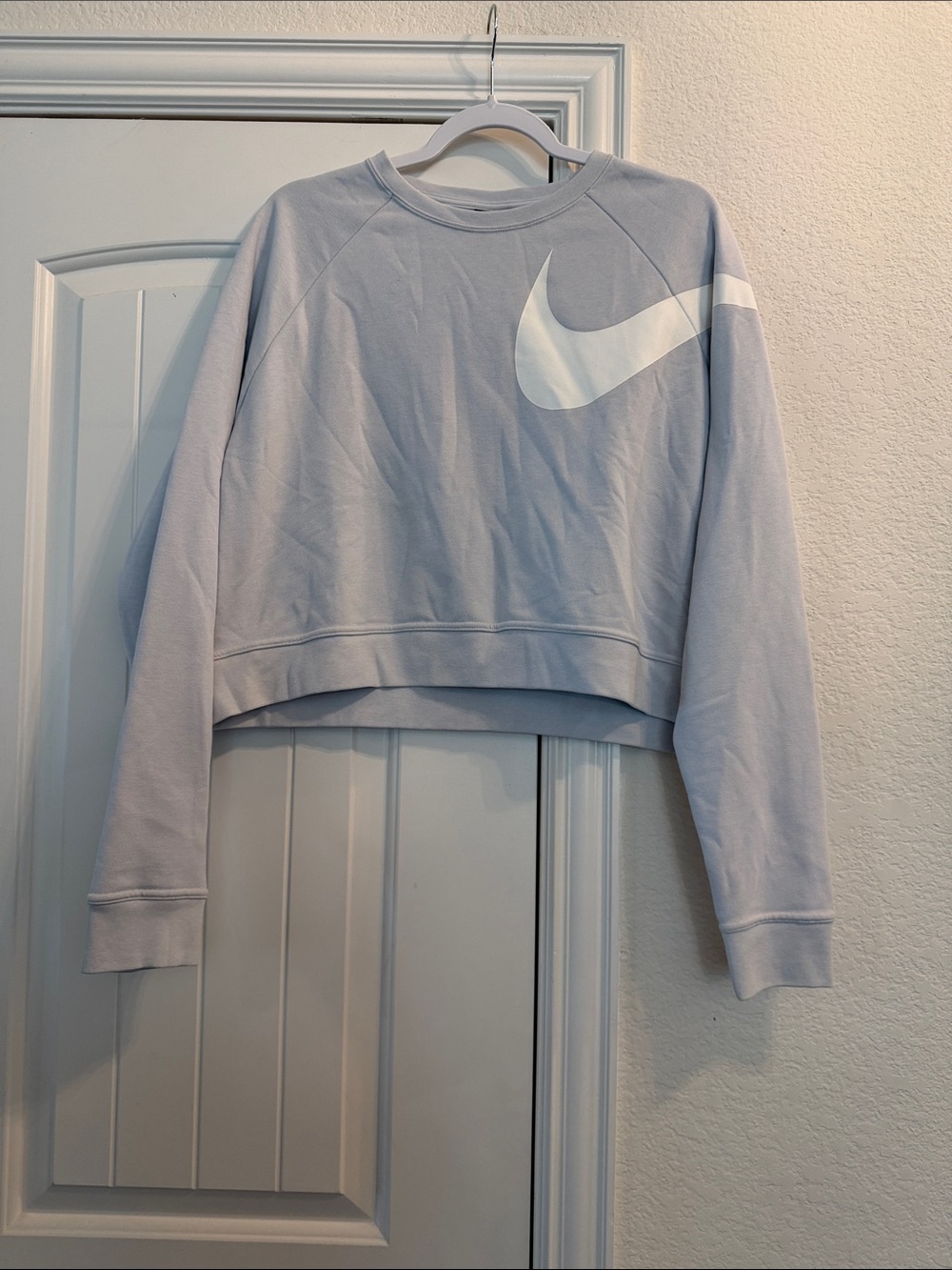 Nike Women’s Light Gray Blue Cropped Sweatshirt with White Swoosh, Sz L